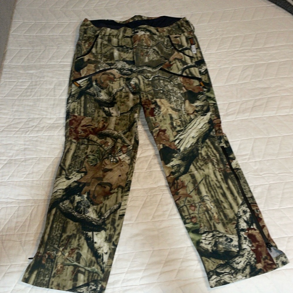 Men’s Large Browning HMX dry technology fleece camouflage pants. Gently worn.